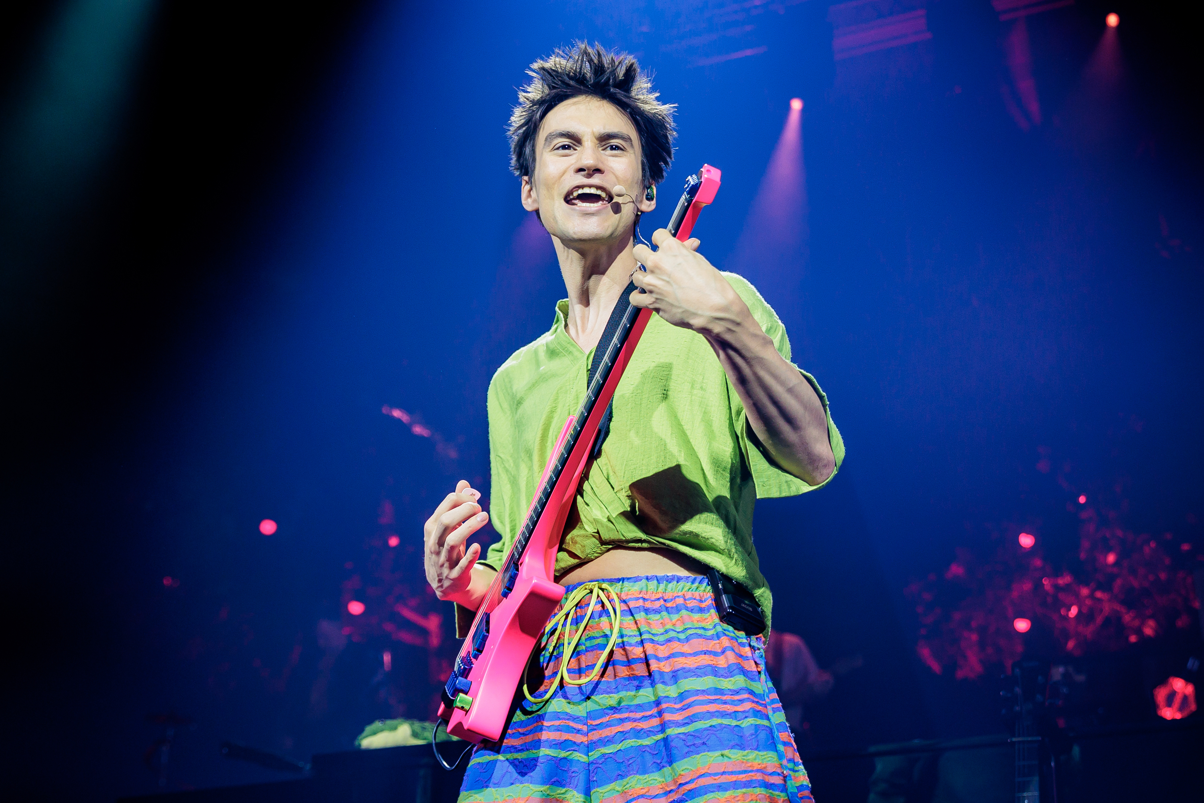 Jacob Collier with guitar